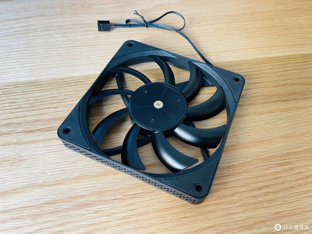 用银欣CS351多盘位NAS机箱，DIY一台高性能Windows NAS