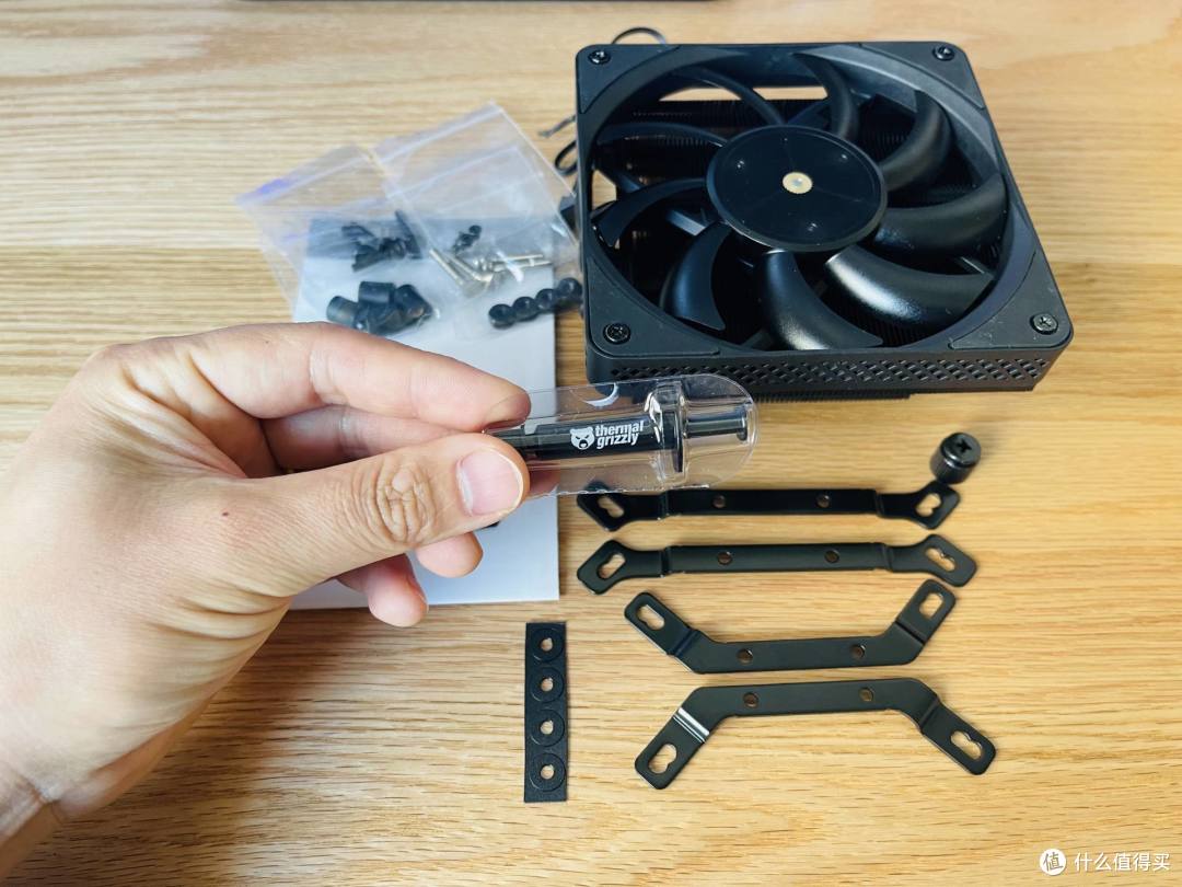 用银欣CS351多盘位NAS机箱，DIY一台高性能Windows NAS