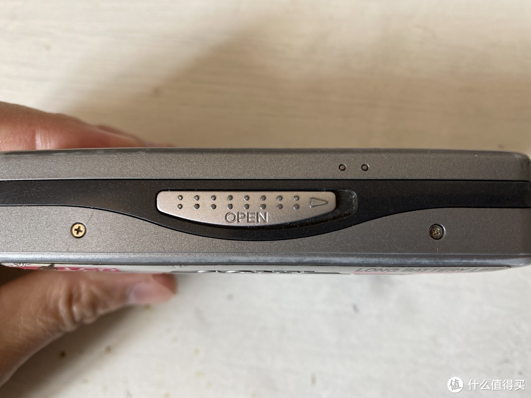 磁带随身听维修：索尼磁带walkman换皮带+更换齿轮的方法