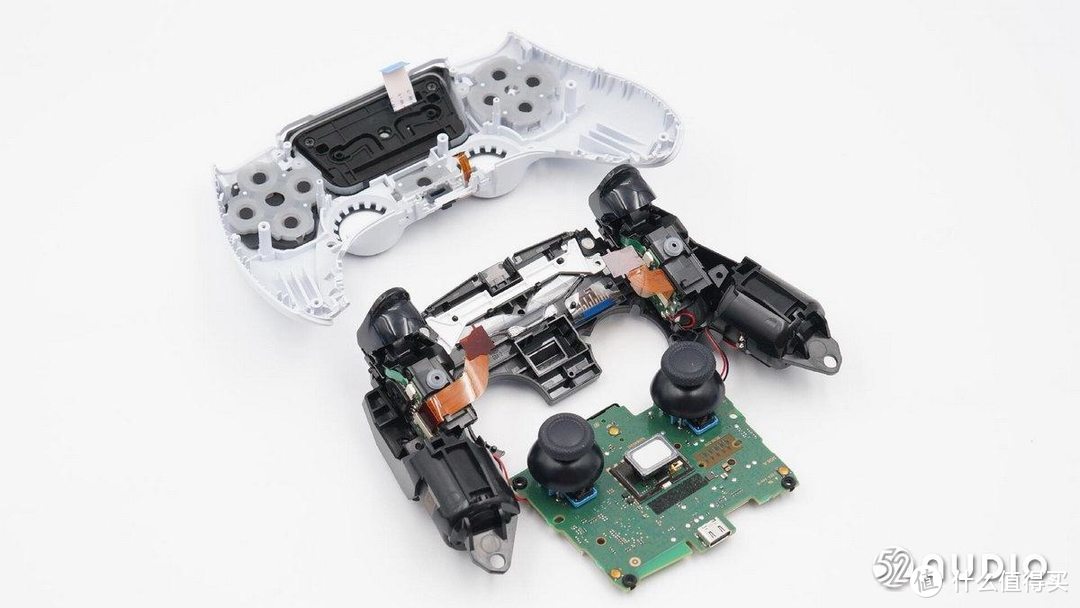 拆解索尼PS5 DualSense游戏手柄，自适应扳机，内置麦克风