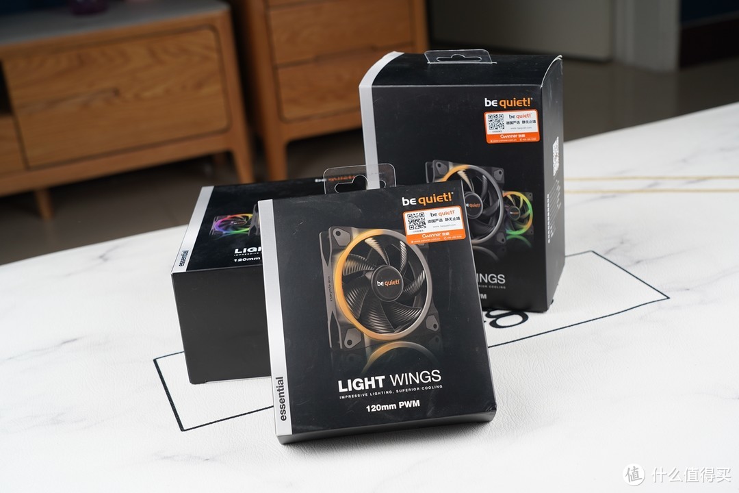 机箱风扇选择了德商德静界（be quiet!）最新推出的Light Wings ARGB风扇，这也是be quiet!推出的第一款带有ARGB灯效的风扇产品，提供3三年质保！专注于性能、低噪音运行是be quiet!一贯的品质。