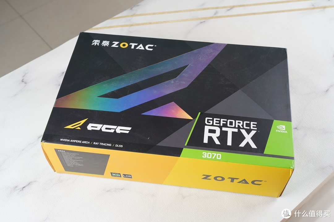 显卡是来自索泰的采用新版芯片的RTX 3070PGF版本。