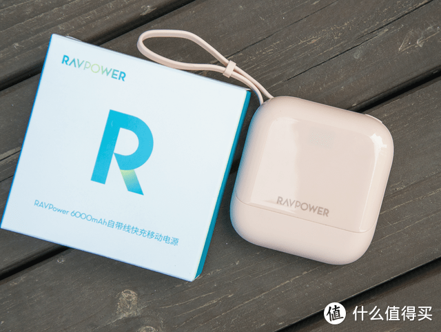你的iPhone 13再也不会被数据线缠绕！RAVPower自带线充电宝体验 