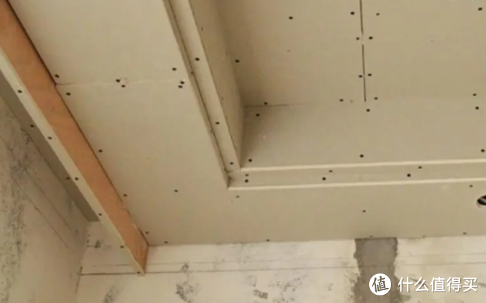 家里装修的天花板出现了开裂问题？有什么好的方法吗？