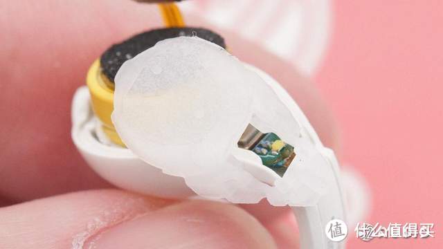 ambie耳夹式真无线耳机拆解，采用高通蓝牙SoC，英集芯电源管理芯片