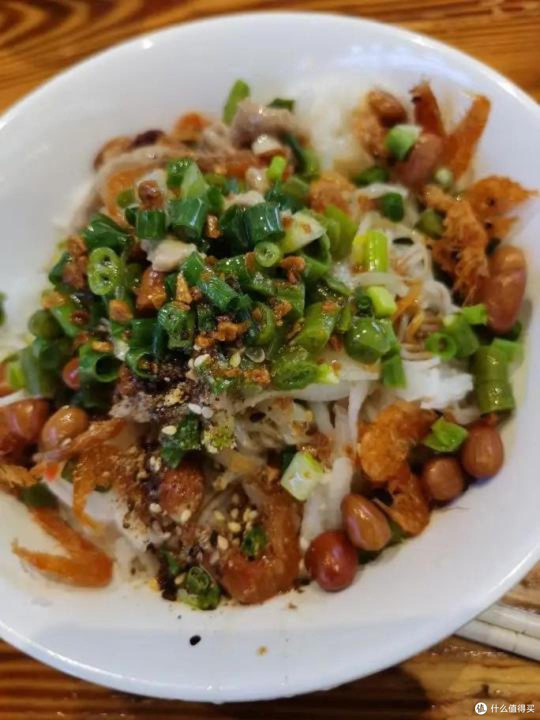 有儋州山歌里这样唱道:"长坡米烂洛基粽,木棠欧馍永昌葱;马井红鱼香破