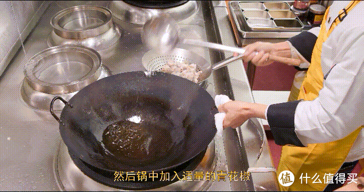 厨师长教你非家常菜：“青椒烧鳄鱼腿”，软糯Q弹，鲜辣入味