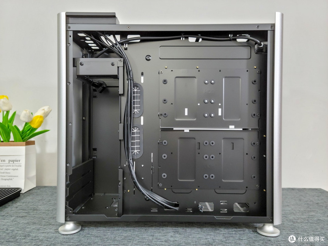高效垂直风道稳重且安全感十足乔思伯乔家一物i400全铝atx装机分享