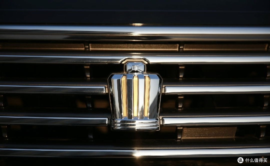 经典的皇冠立体车标作为一个80后的北京人,儿时的记忆里,丰田皇冠是