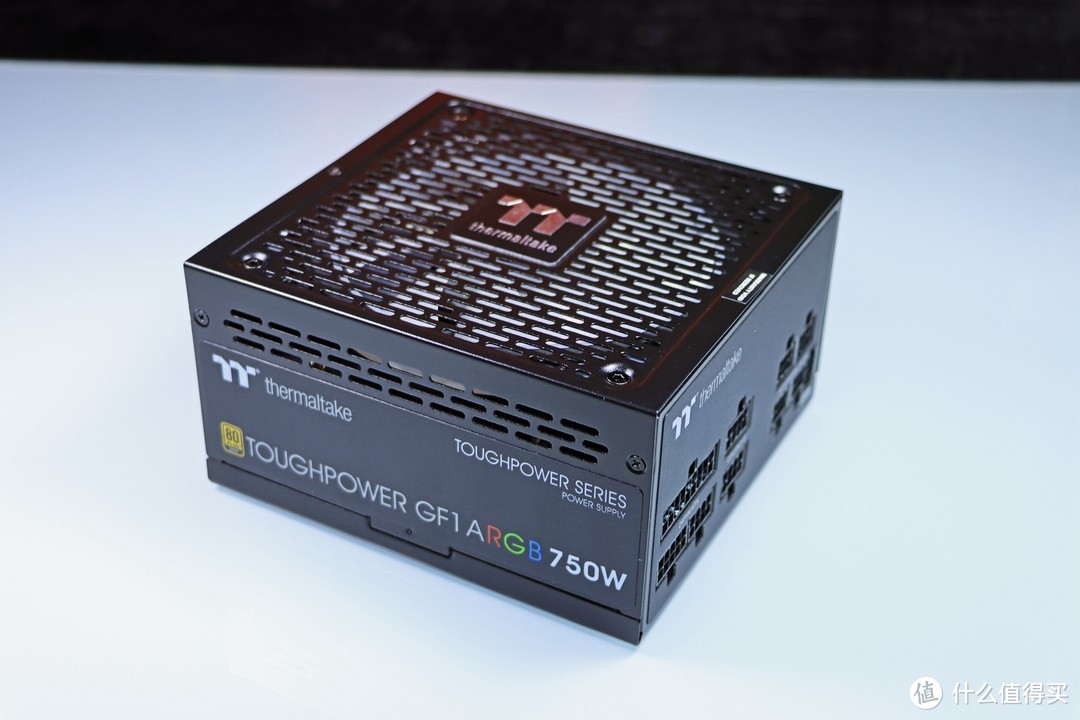 RGB 金牌电源，TT TOUGHPOWER GF1 ARGB 750W