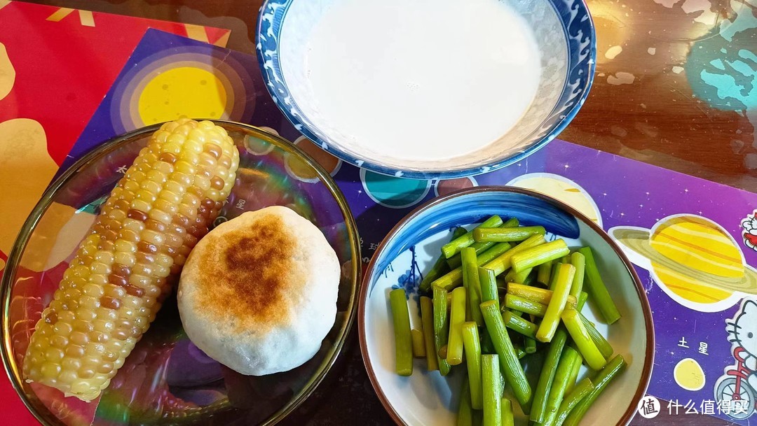 猪肉馅饼玉米黄豆花生豆浆清炒蒜毫