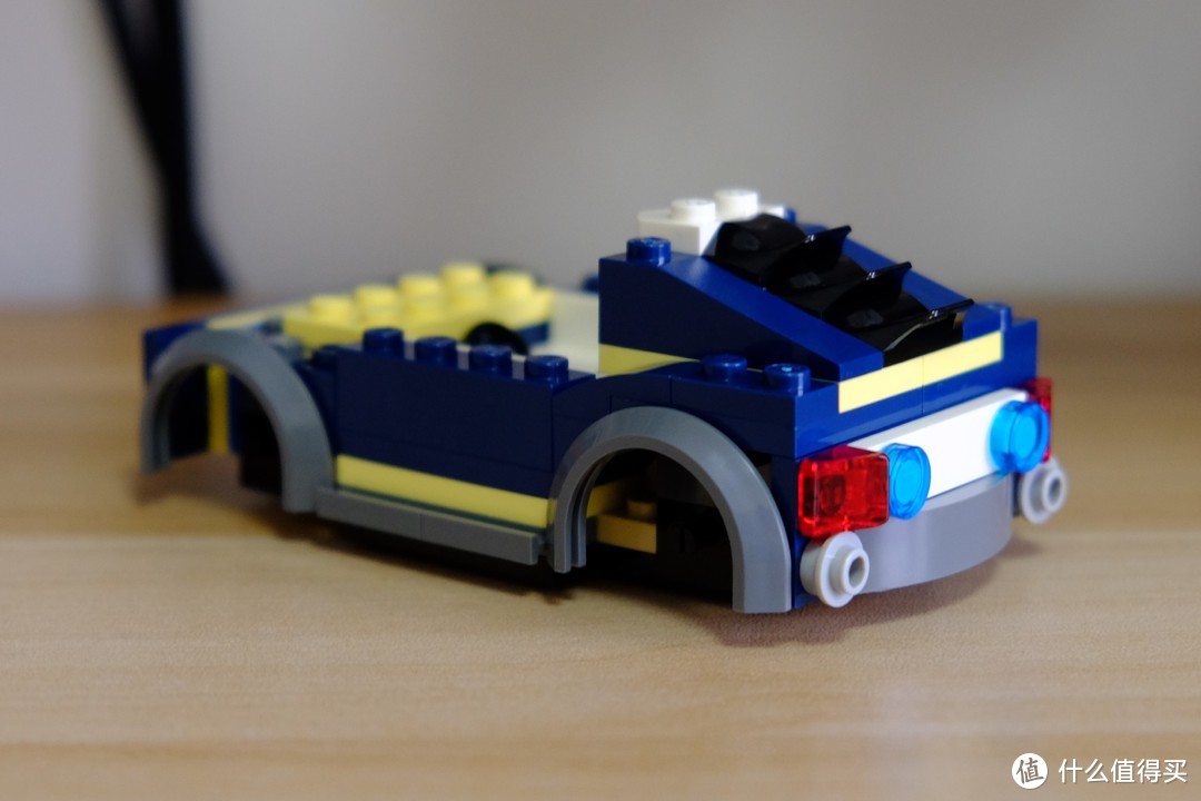 精英就得不同色——lego 乐高城市系列 60273 精英警察追击钻头车