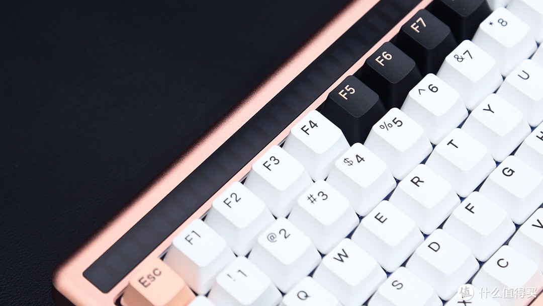 达尔优A84 Pro三模机械键盘评测：千元键盘哪家强
