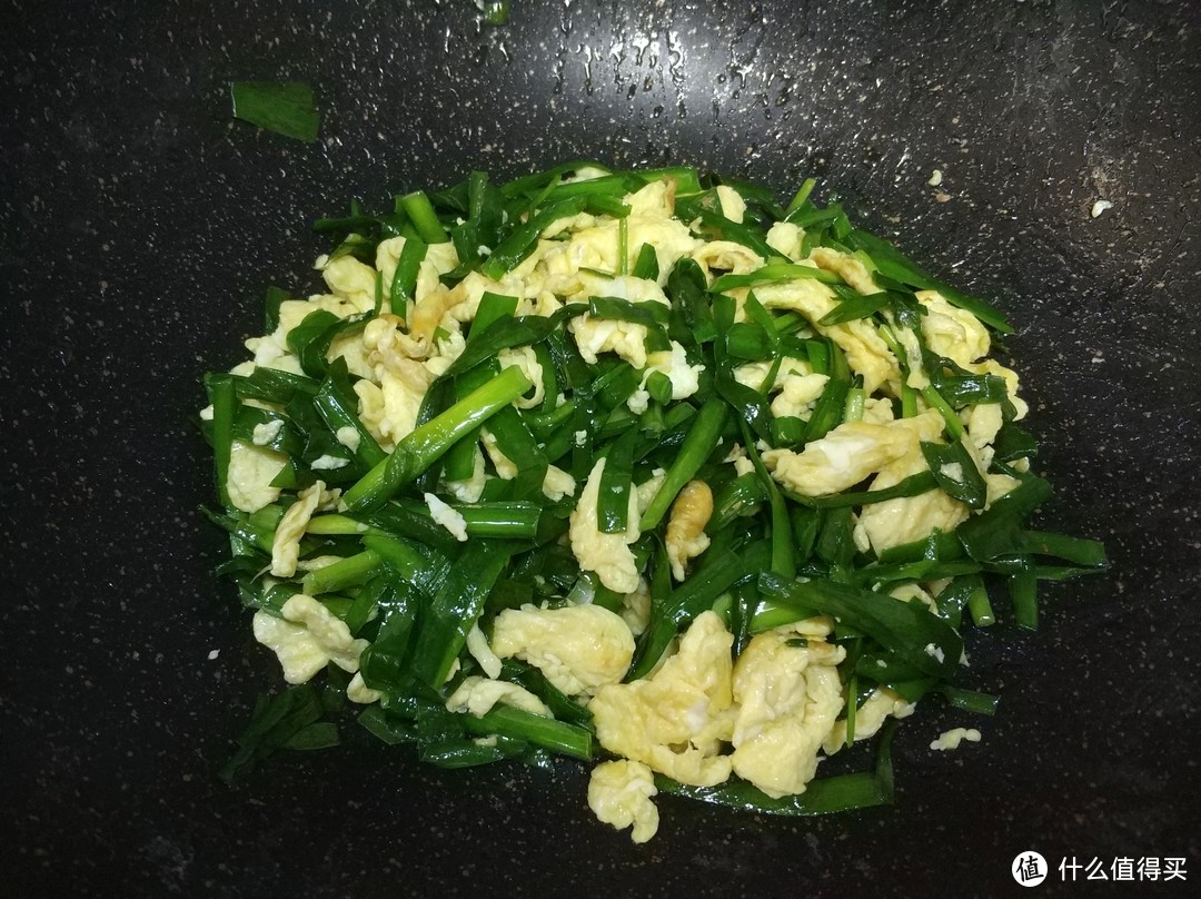 韭菜炒鸡蛋，先炒韭菜还是先炒鸡蛋，这样做鸡蛋嫩滑，韭菜脆爽