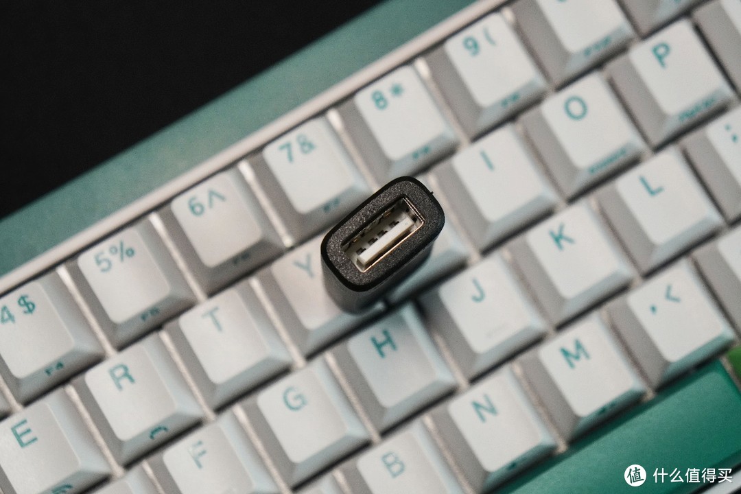 键盘虽小但功能齐全，颜值手感在线的61键杜伽K330W PLUS机械键盘