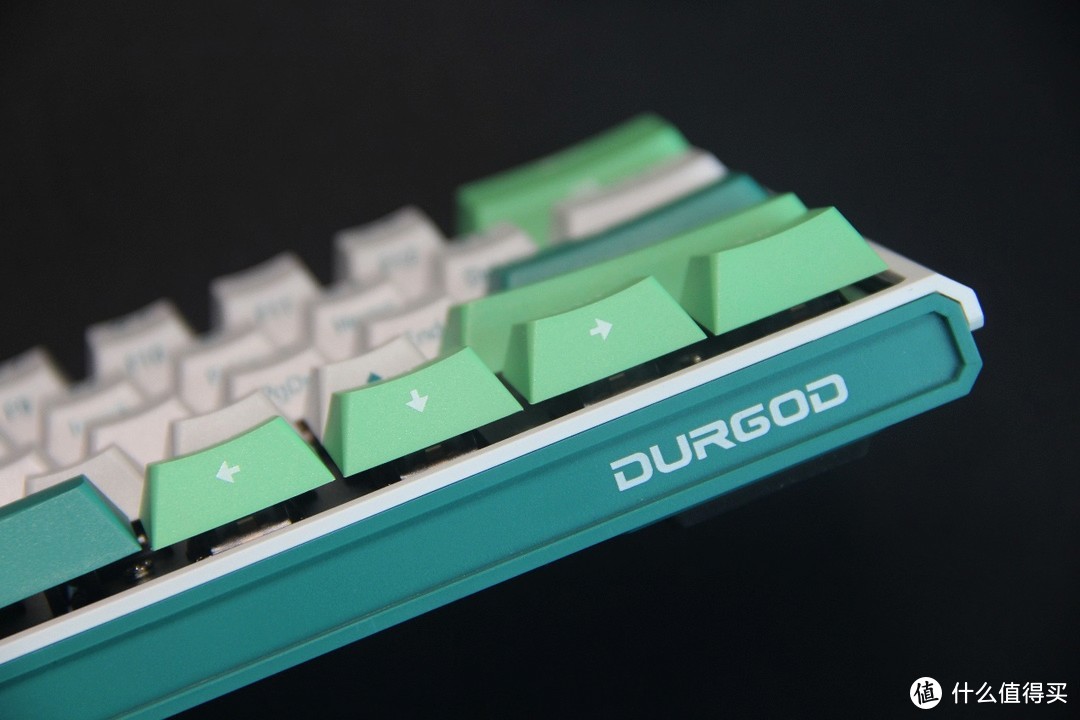 键盘虽小但功能齐全，颜值手感在线的61键杜伽K330W PLUS机械键盘