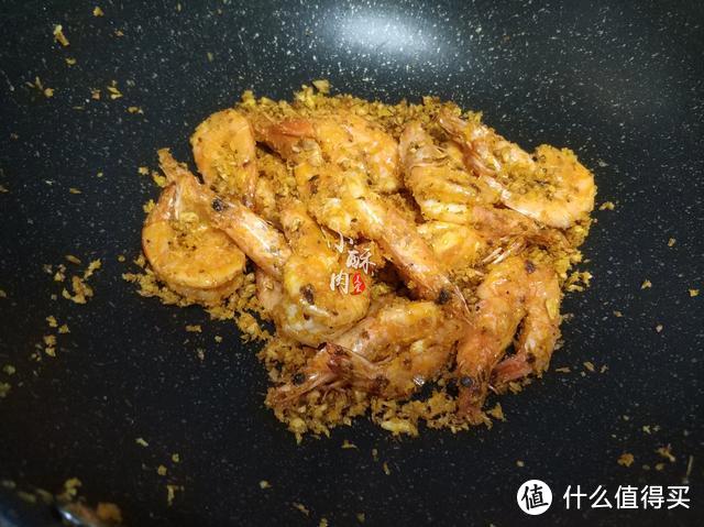 大虾别再白灼了，做一盘避风塘炒虾，又香又脆，好吃到停不下来