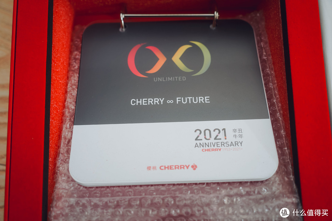 不愧是键盘大厂，CHERRY 2021 礼盒里最好的还是金属键帽