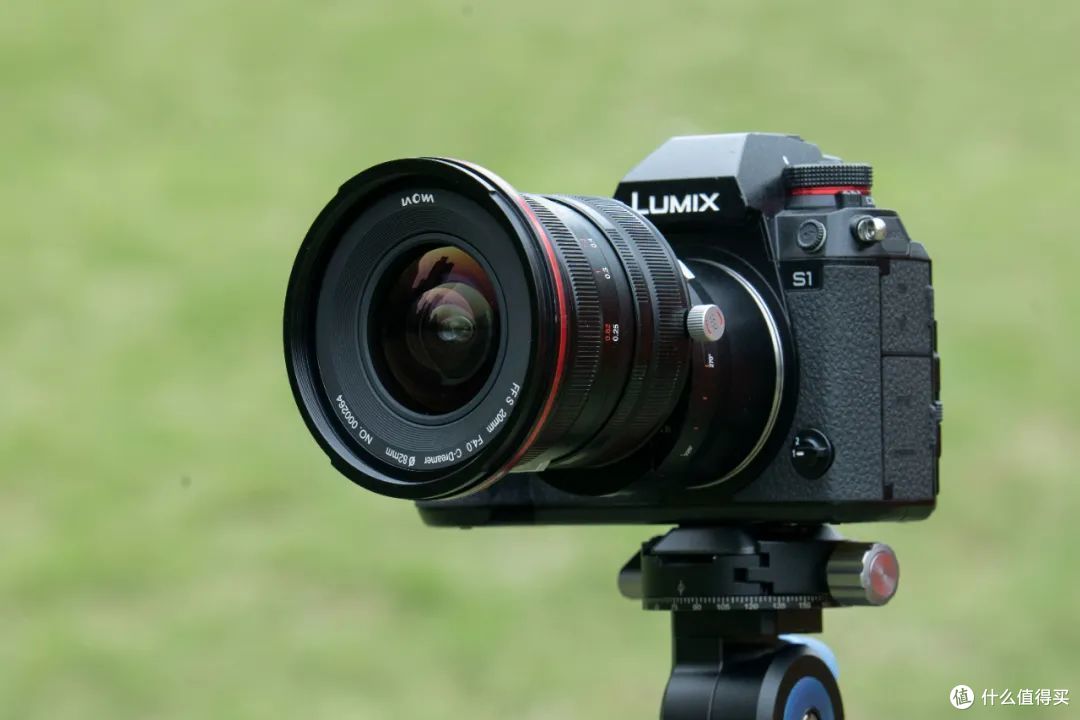 国产光学老蛙正式发布20mmf40移轴镜头