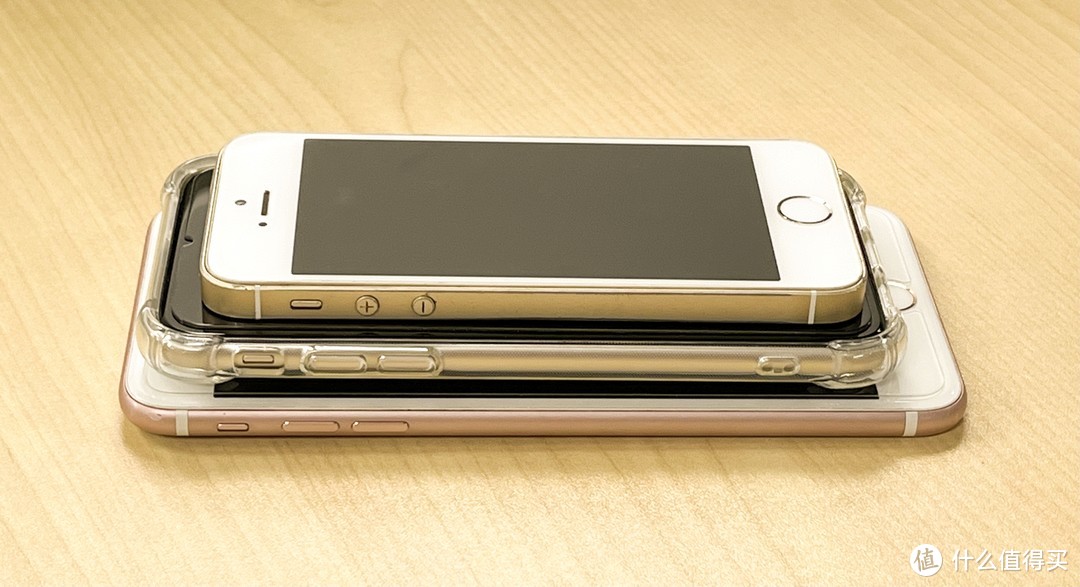 从iPhone SE到iPhone 7 Plus再到iPhone SE3 2022款（256GB顶配版），手机开箱和性能测试，附选购的手机配件