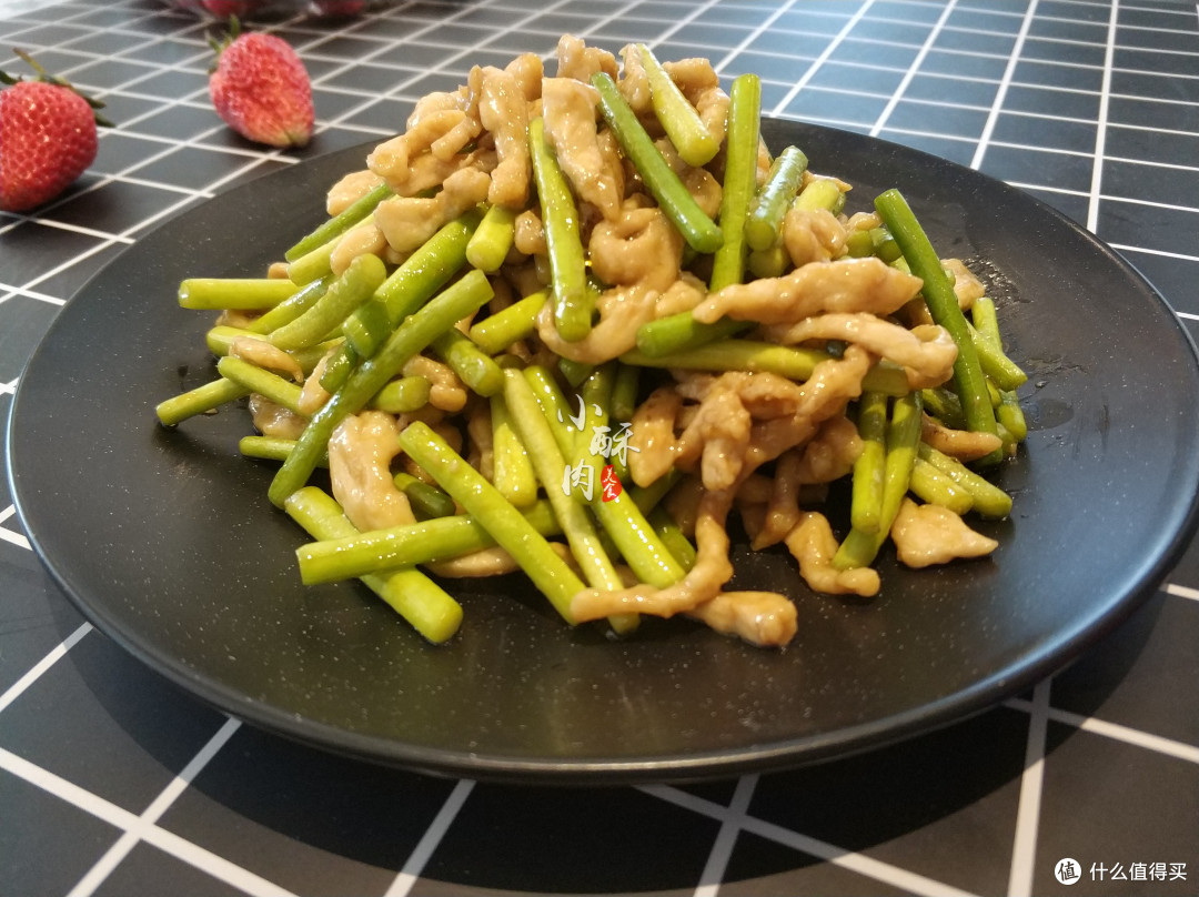 蒜苔炒肉丝先炒蒜苔还是先炒肉第一步就错了难怪炒的不好吃