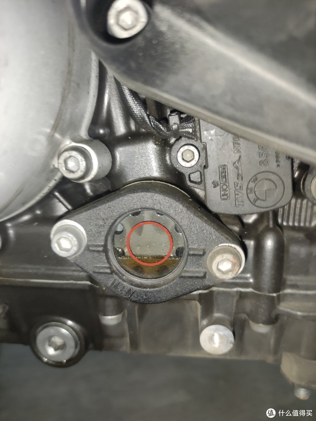 自己动手给摩托车做一次保养-G310GS更换机油、机油滤芯