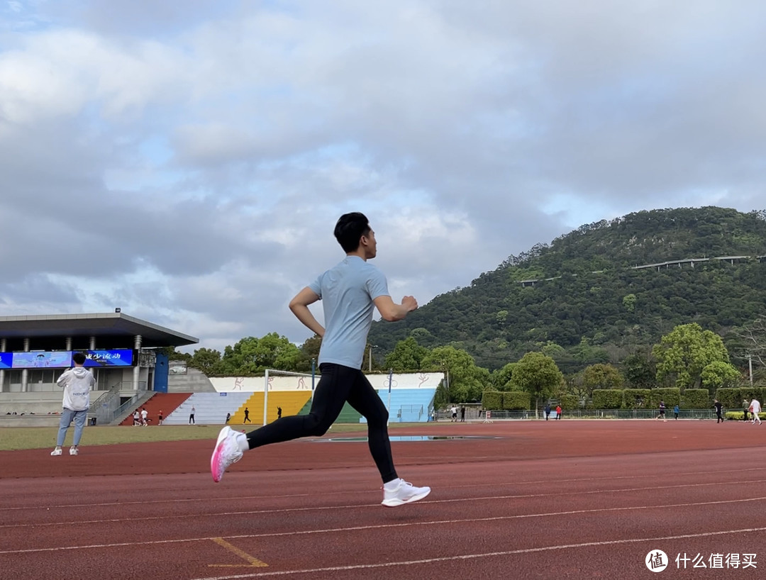 轻随我动 樱风开跑——李宁超轻十九代跑鞋樱花主题特别版评测