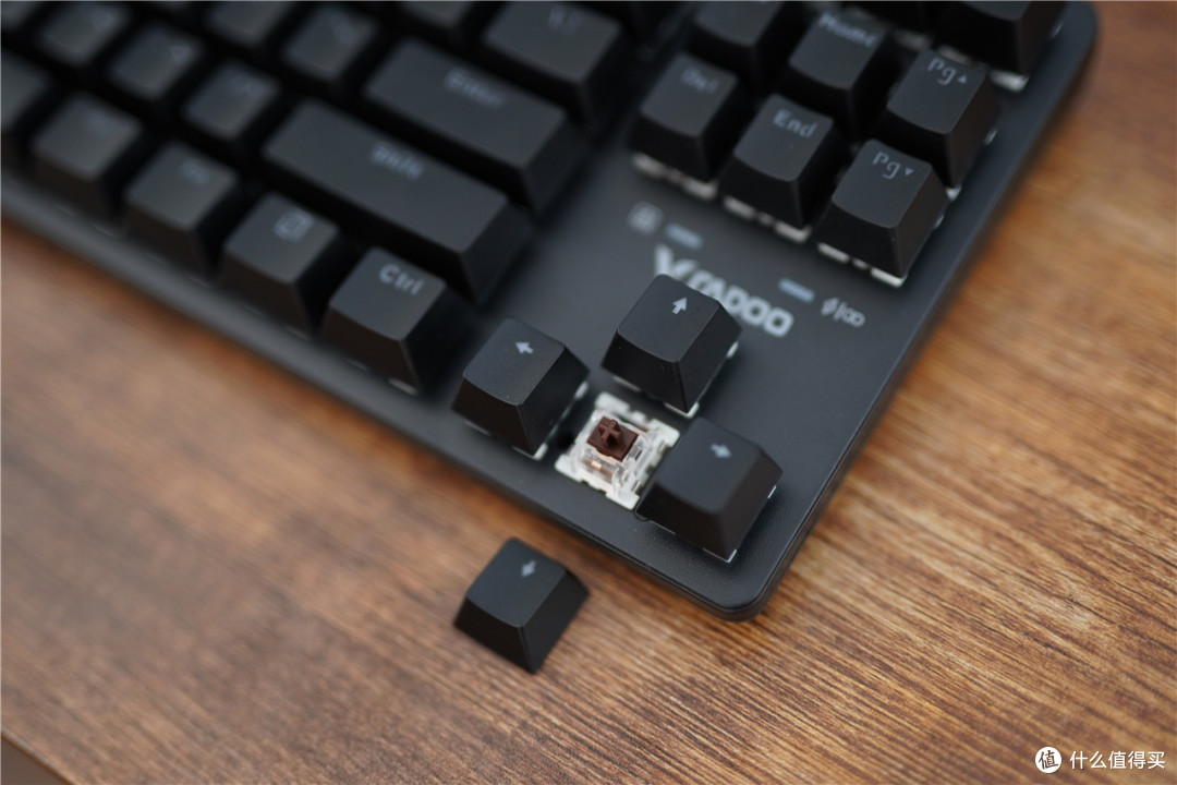 雷柏v500pro-87多模版搭配vt960赛博朋克版提升娱乐沉浸氛围