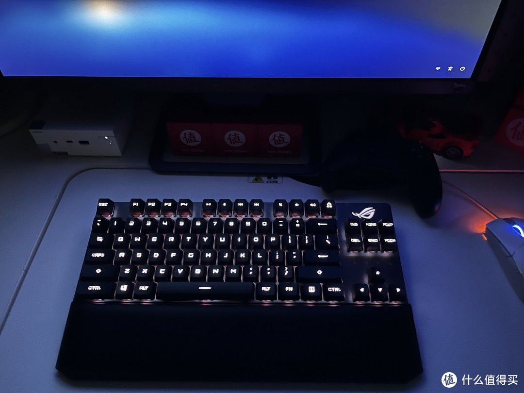 蓝牙+2.4G+有线：精简桌面的升级，ROG玩家国度游侠RX红轴无线三模键盘
