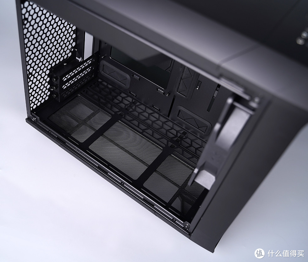 主打风冷的 ITX 机箱，Torrent Nano ROG B660i RTX 3080 装机展示