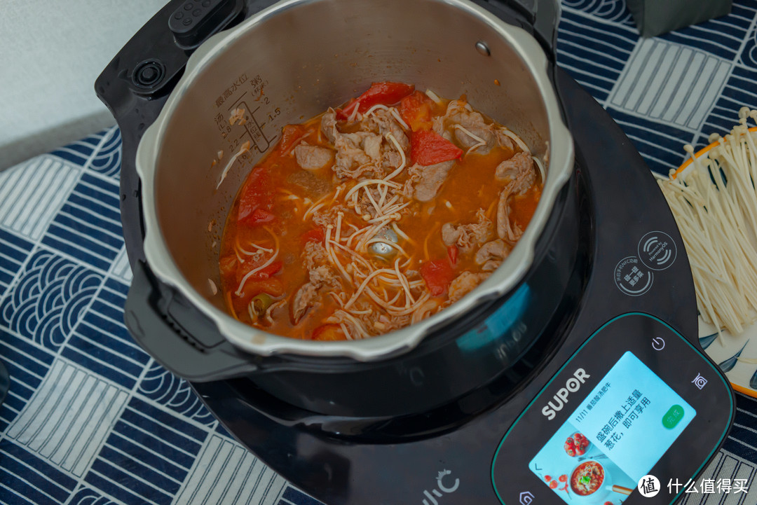 一机四盖，蒸煮焖炖炒炸都可以~ 解放双手，会自动做菜的苏泊尔小C主厨机使用分享