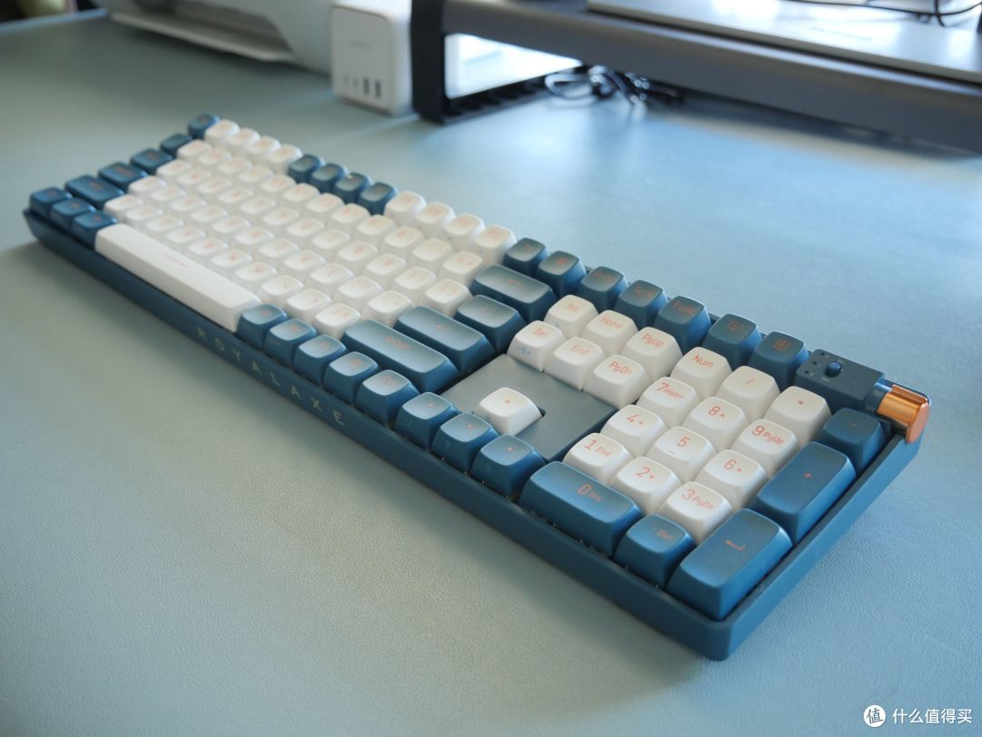 可能是目前500元价位的最强机械键盘御斧r108金粉轴三模键盘使用评测