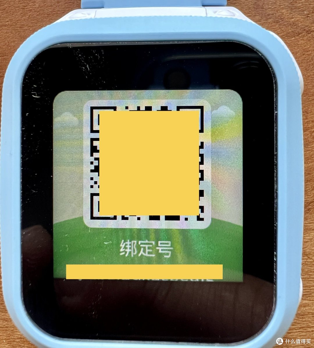 用手机下载小天才app，扫盒子上二维码自动下载。