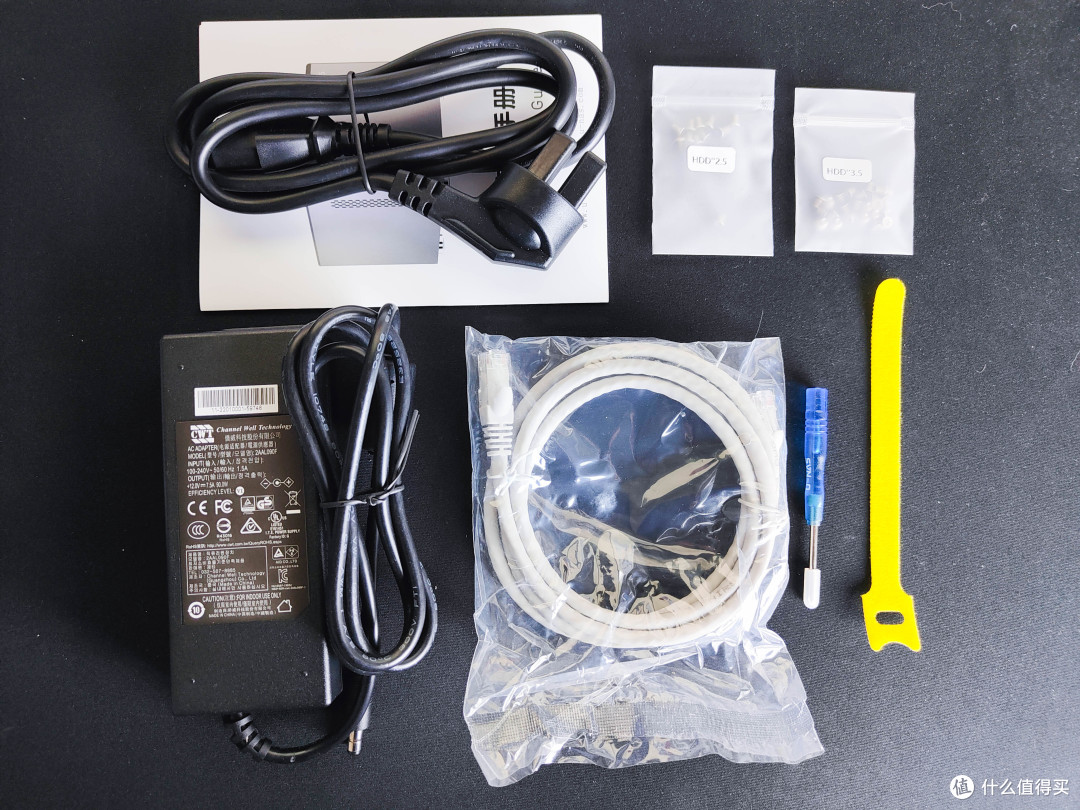 吃了尼卡果实的自由NAS!八千字深扒万由硬件与系统!附赠新手保姆级使用+优化指南!