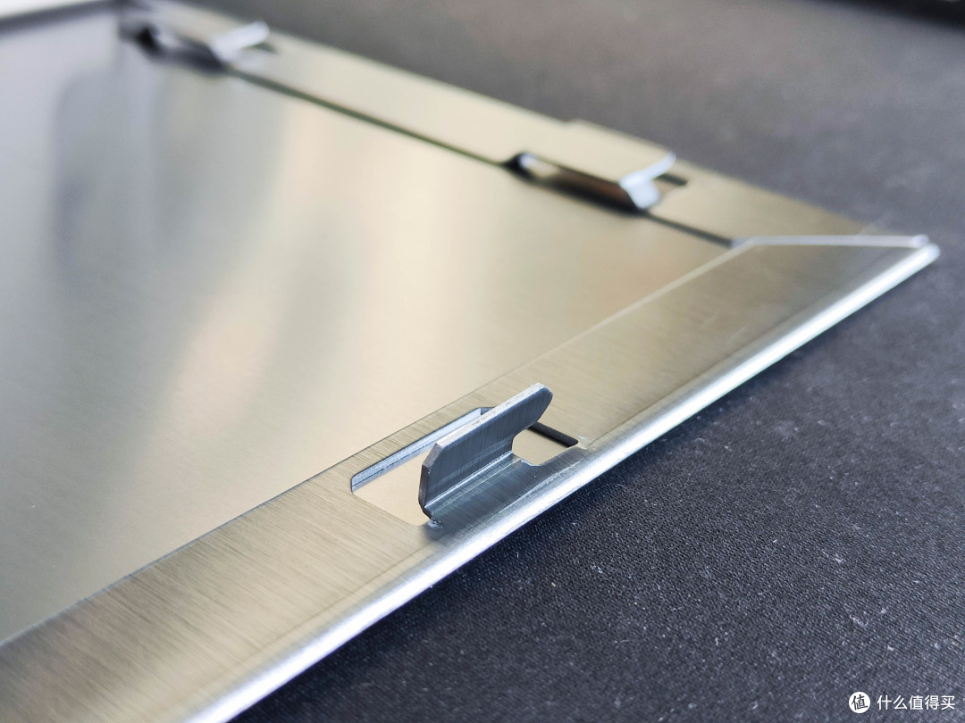 吃了尼卡果实的自由NAS!八千字深扒万由硬件与系统!附赠新手保姆级使用+优化指南!