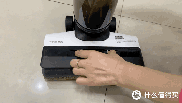 洗地机真的能解放双手吗？添可芙万2.0LCD智能洗地机测评，高效清洁，方便更省心！