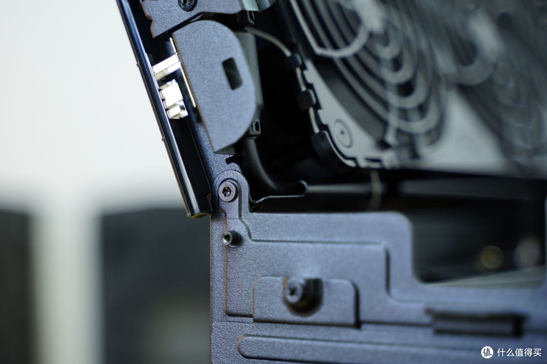 旋转风扇位的转轴