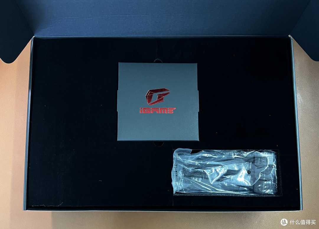 我是成都刘老烧,今天我来为大家开箱一款火神的最新 显卡 rtx3090ti