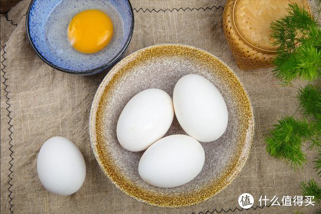 老话说：“春天吃鹅蛋，一年不头痛”，推荐3种吃法，营养易吸收