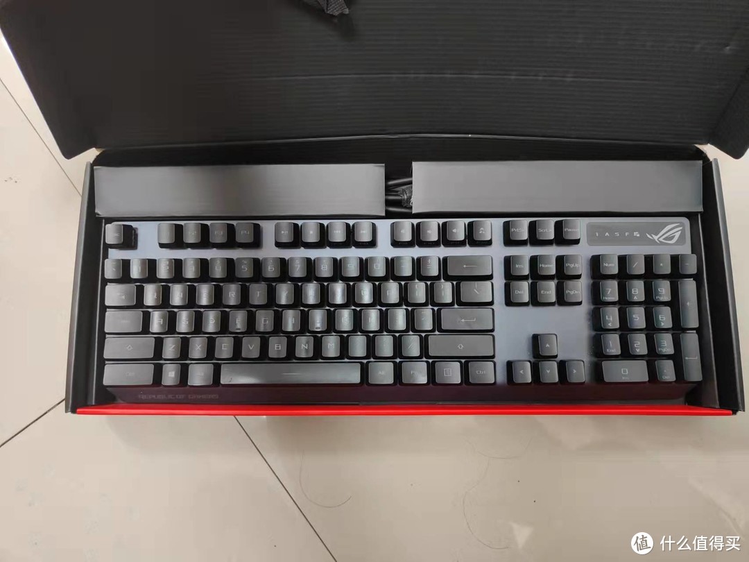 颜值与实力并存，ROG游侠NX PBT版三模机械键盘山楂红轴使用体验