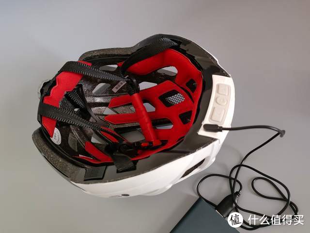 鸿蒙智联加持，Helmetphone：能自动报警的智能骑行头盔