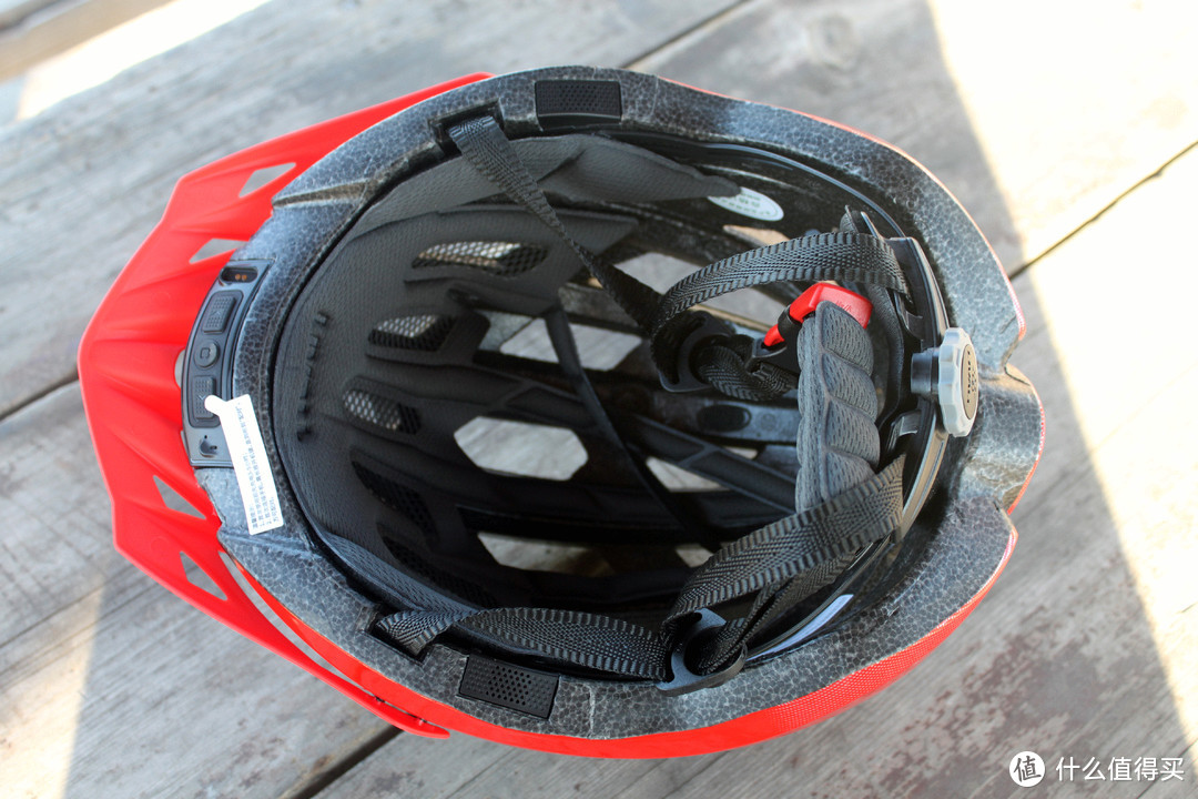 Helmetphone智能头盔：科技加持，安全骑行