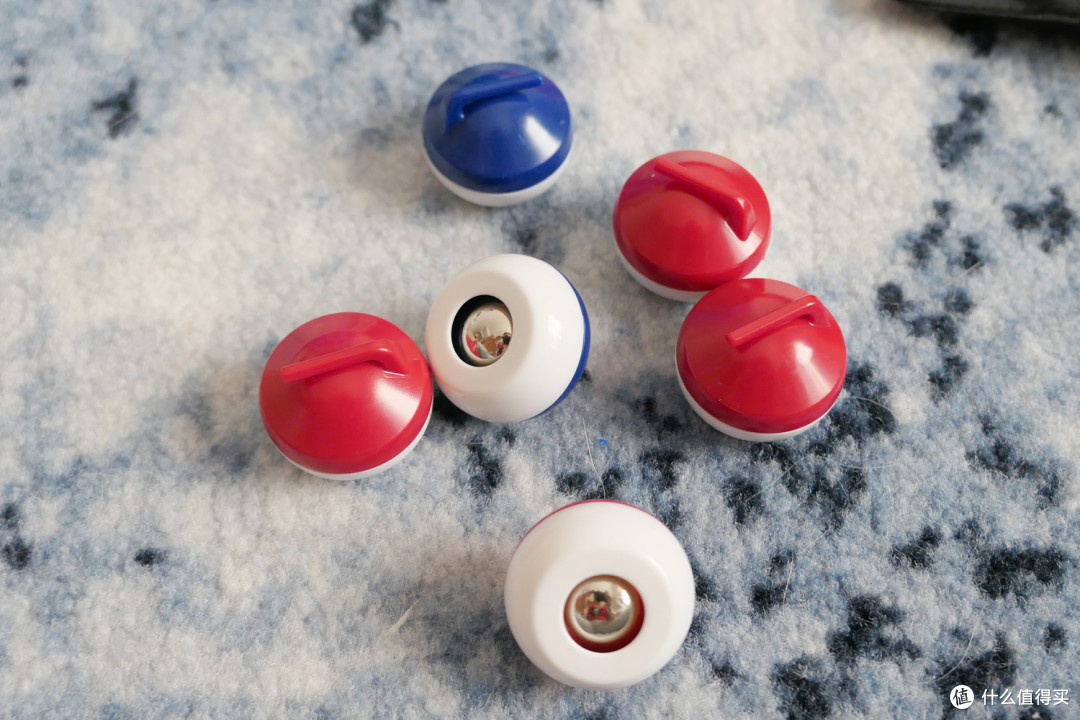 冰雪运动太烧钱超低成本的桌面冰壶一起来一局吧