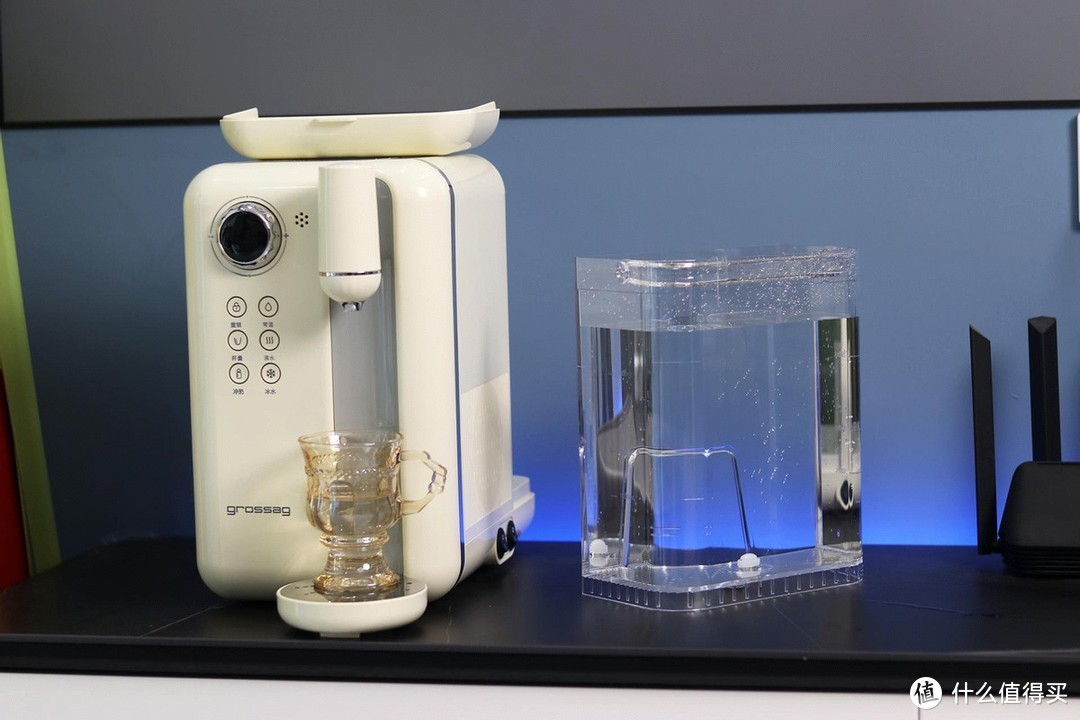 夏日炎炎，可以快速出冰水的饮水机：复古造型，好看且强大