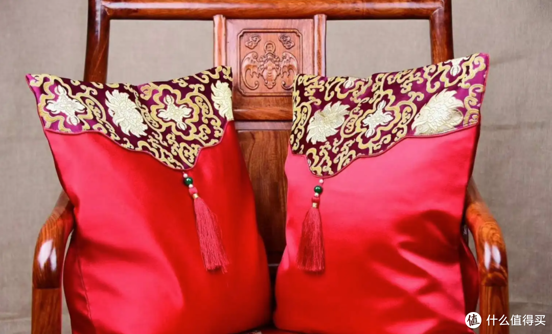 盘点紫檀4种“奇葩用法”，当枕头就算了，竟有美女拿它做这个！