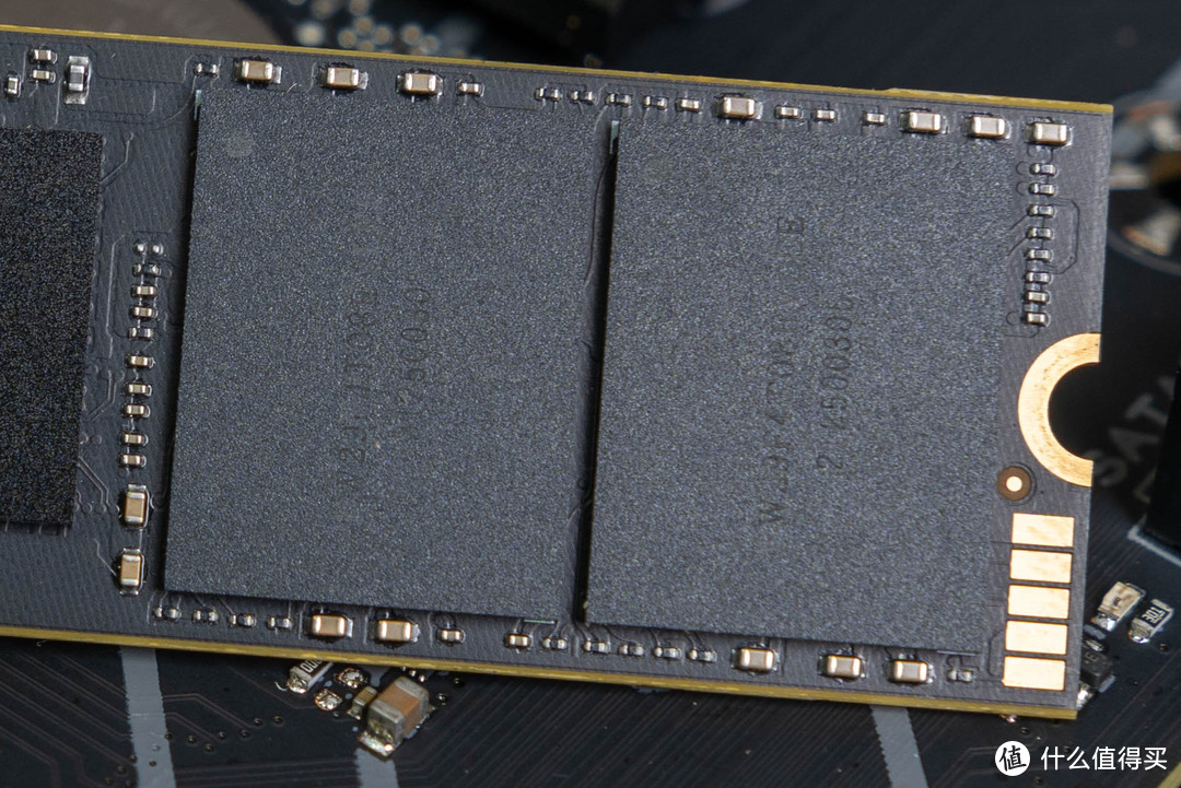 硬盘科普：PCIe4.0到底有多快，附实测7400MB/s的宏碁掠夺者GM7000 1TB