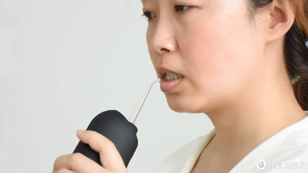 大拿便携式冲牙器：点触脉冲清洁，创新护龈体验