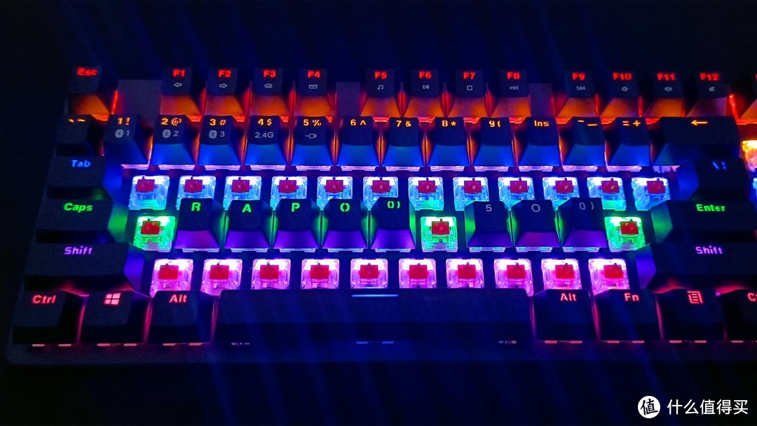 酷炫灯效、多模连接、紧凑布局，科技集大成者——雷柏V500PRO-87机械键盘测评