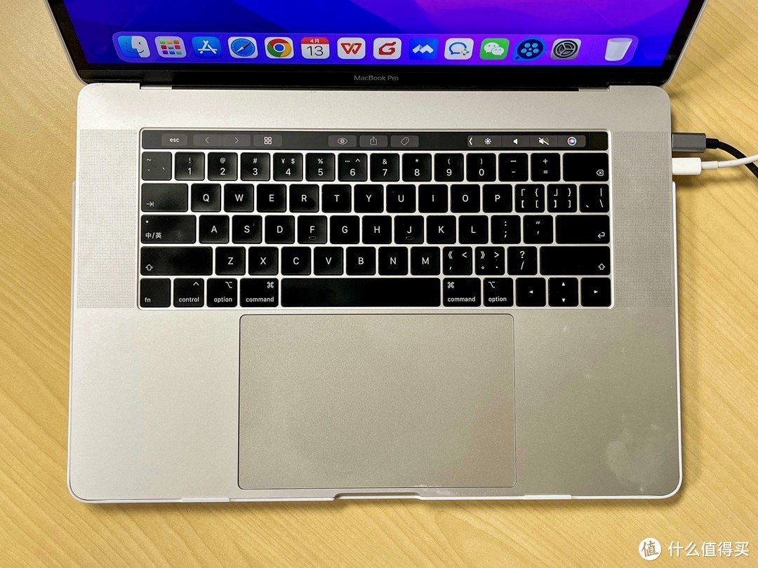 帮公司产品设计部小姐姐重装系统，顺手升级到最新macOS版本：2019款MacBook Pro 15英寸，对256GB测个速