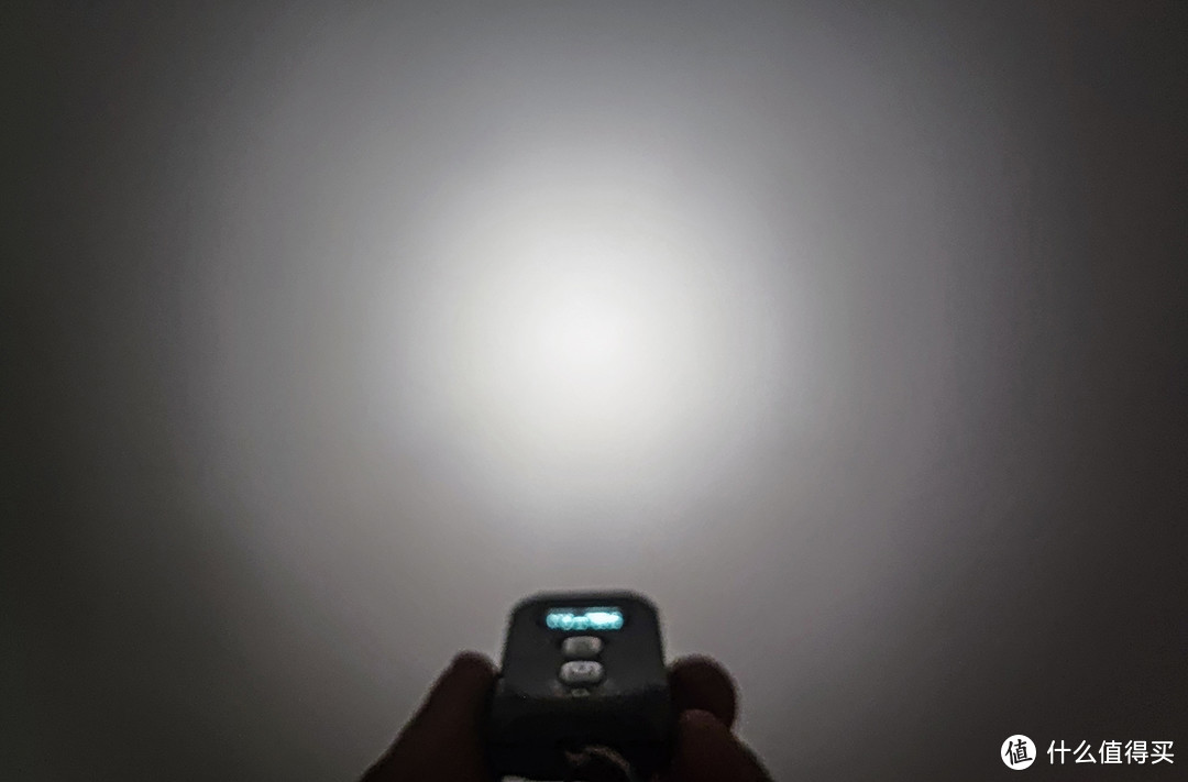 精致小巧的随身光明：奈特科尔TINI2 Ti钥匙灯